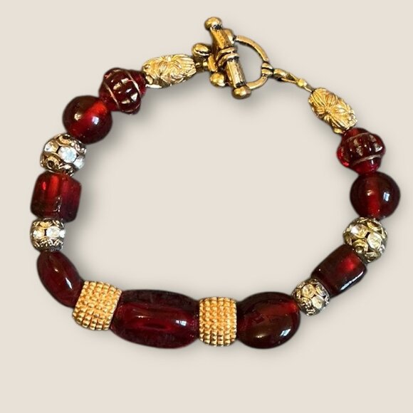 Vintage Red Beaded Bracelet With Gold Accents & Toggle Clasp 7.5 Inches - Picture 1 of 3